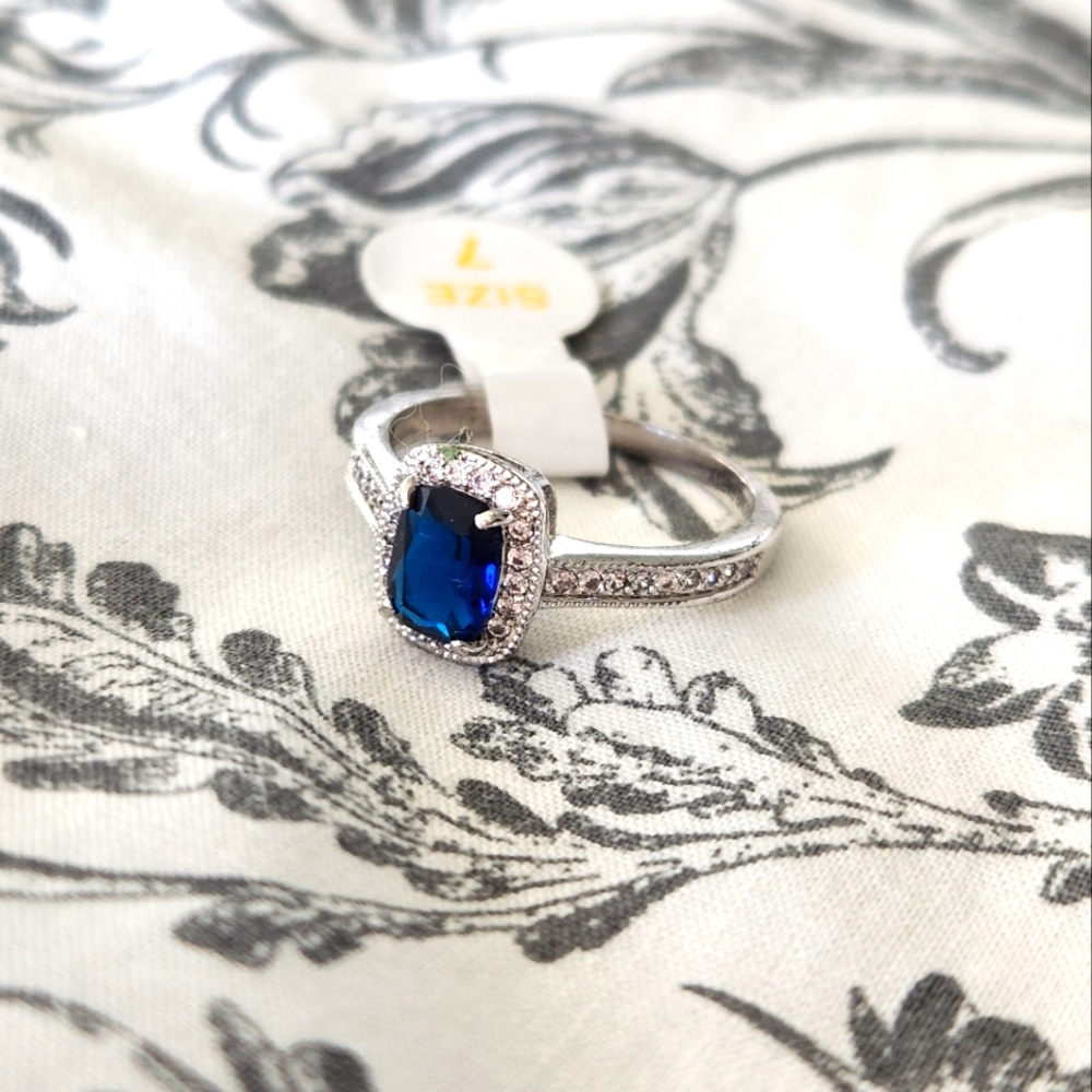 Ring sapphire/rhodium size 7